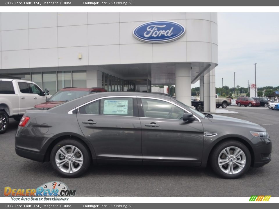 Magnetic 2017 Ford Taurus SE Photo #2