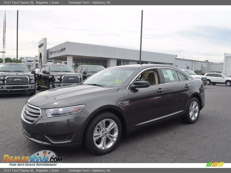 2017 Ford Taurus SE Magnetic / Dune Photo #4