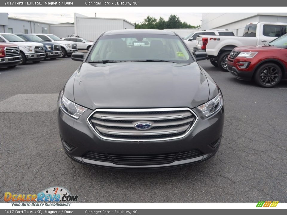 2017 Ford Taurus SE Magnetic / Dune Photo #5