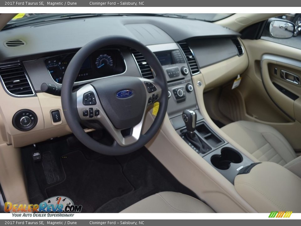 Dashboard of 2017 Ford Taurus SE Photo #8