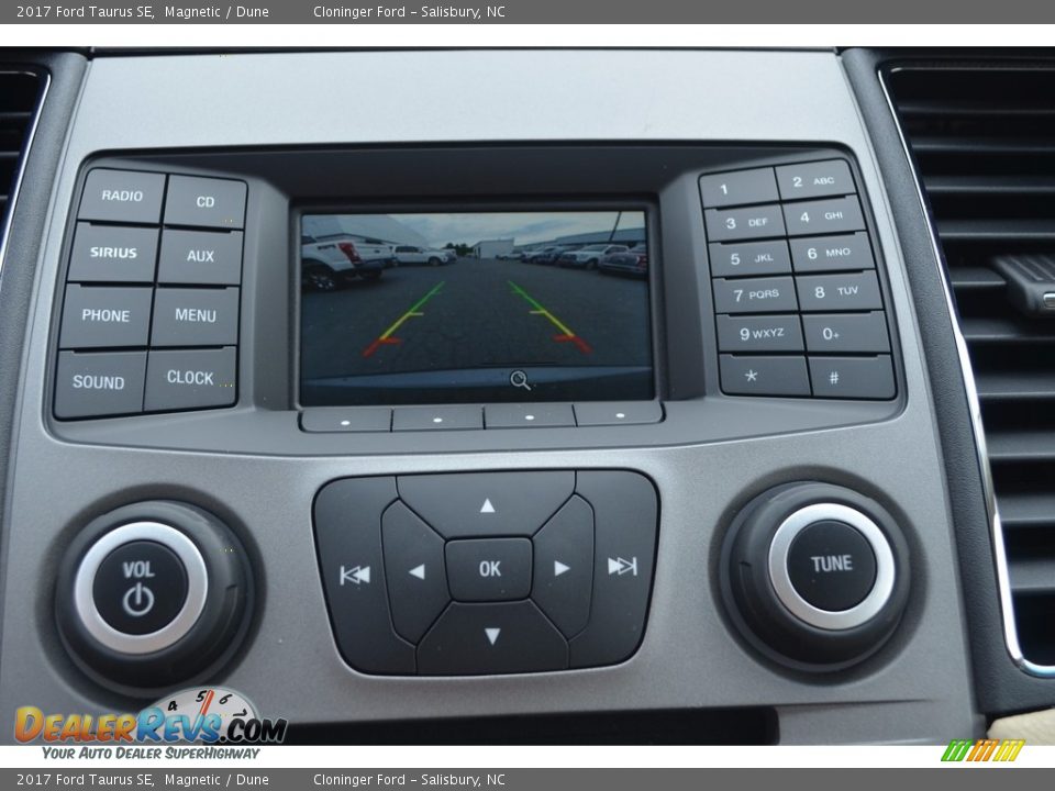 Controls of 2017 Ford Taurus SE Photo #12