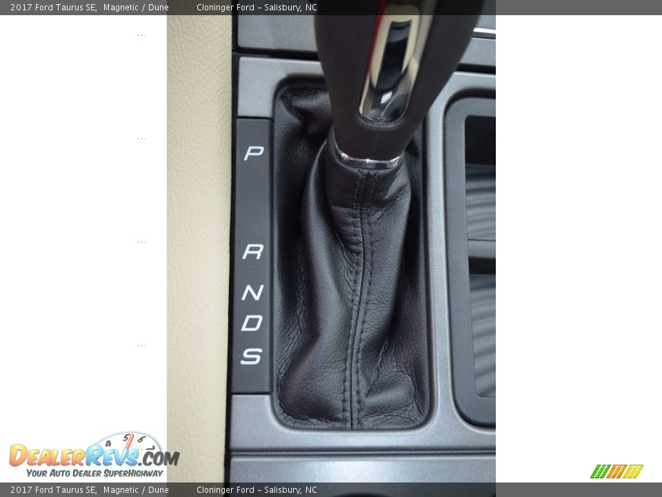 2017 Ford Taurus SE Shifter Photo #13