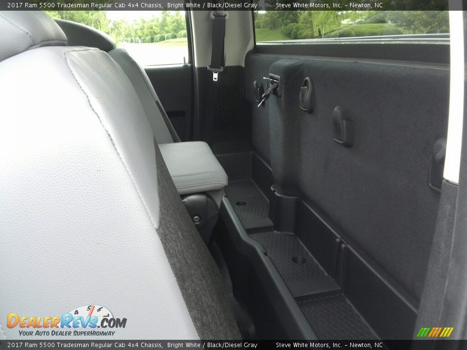 2017 Ram 5500 Tradesman Regular Cab 4x4 Chassis Bright White / Black/Diesel Gray Photo #23