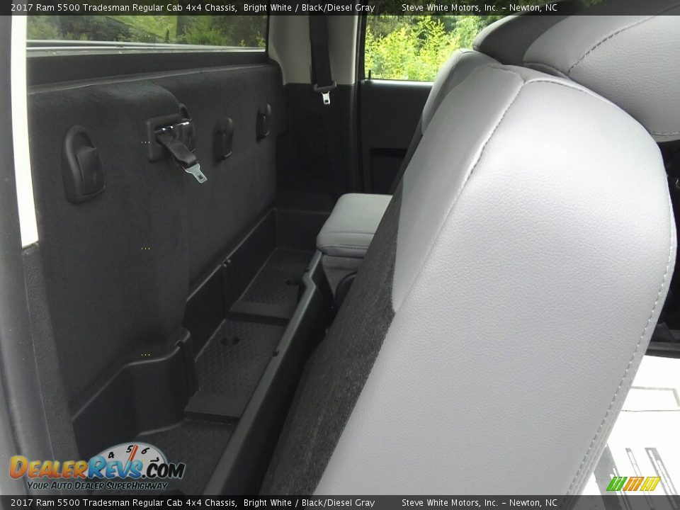 2017 Ram 5500 Tradesman Regular Cab 4x4 Chassis Bright White / Black/Diesel Gray Photo #24