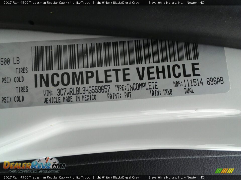 2017 Ram 4500 Tradesman Regular Cab 4x4 Utility Truck Bright White / Black/Diesel Gray Photo #29