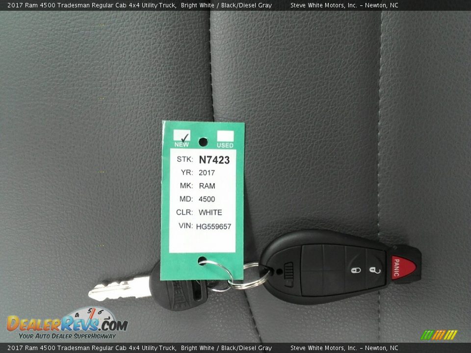 2017 Ram 4500 Tradesman Regular Cab 4x4 Utility Truck Bright White / Black/Diesel Gray Photo #30