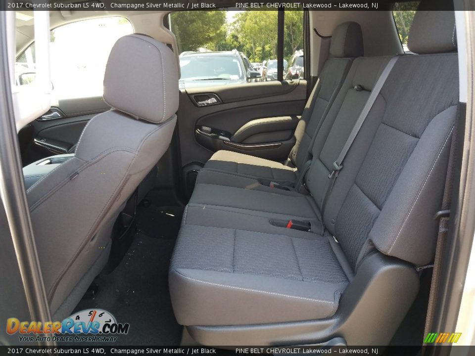 2017 Chevrolet Suburban LS 4WD Champagne Silver Metallic / Jet Black Photo #6