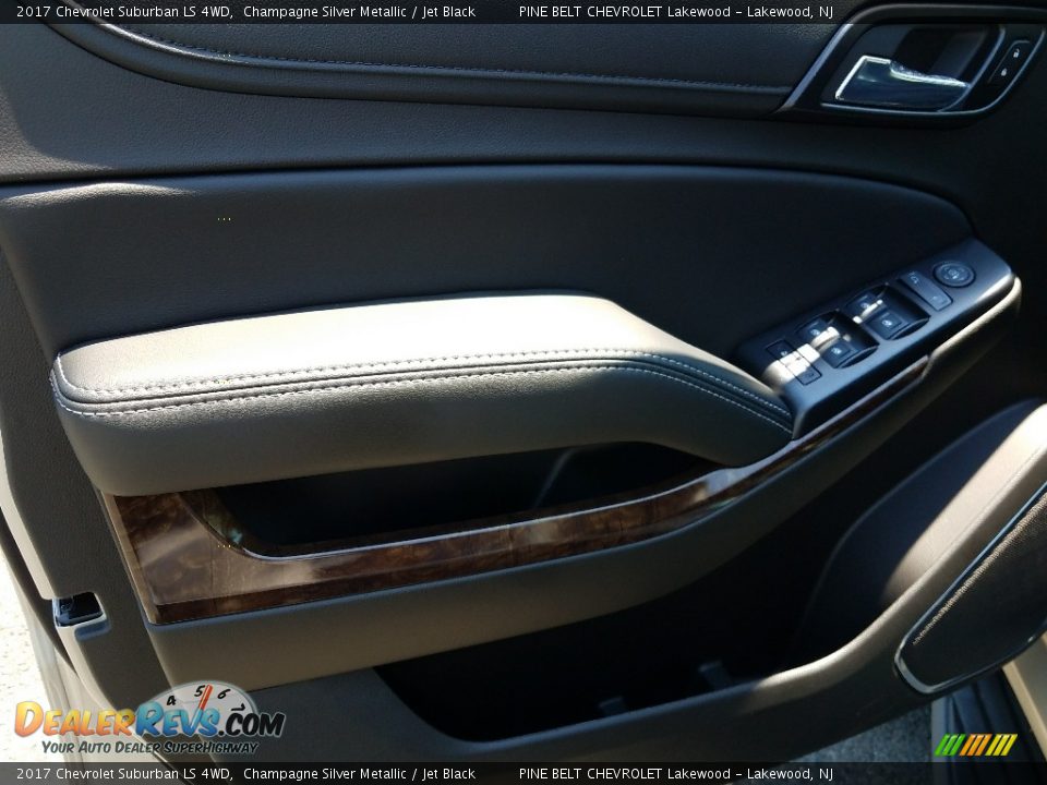 2017 Chevrolet Suburban LS 4WD Champagne Silver Metallic / Jet Black Photo #8