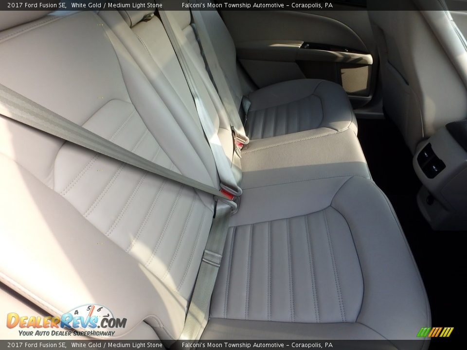 2017 Ford Fusion SE White Gold / Medium Light Stone Photo #15