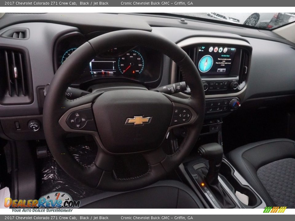 Dashboard of 2017 Chevrolet Colorado Z71 Crew Cab Photo #10