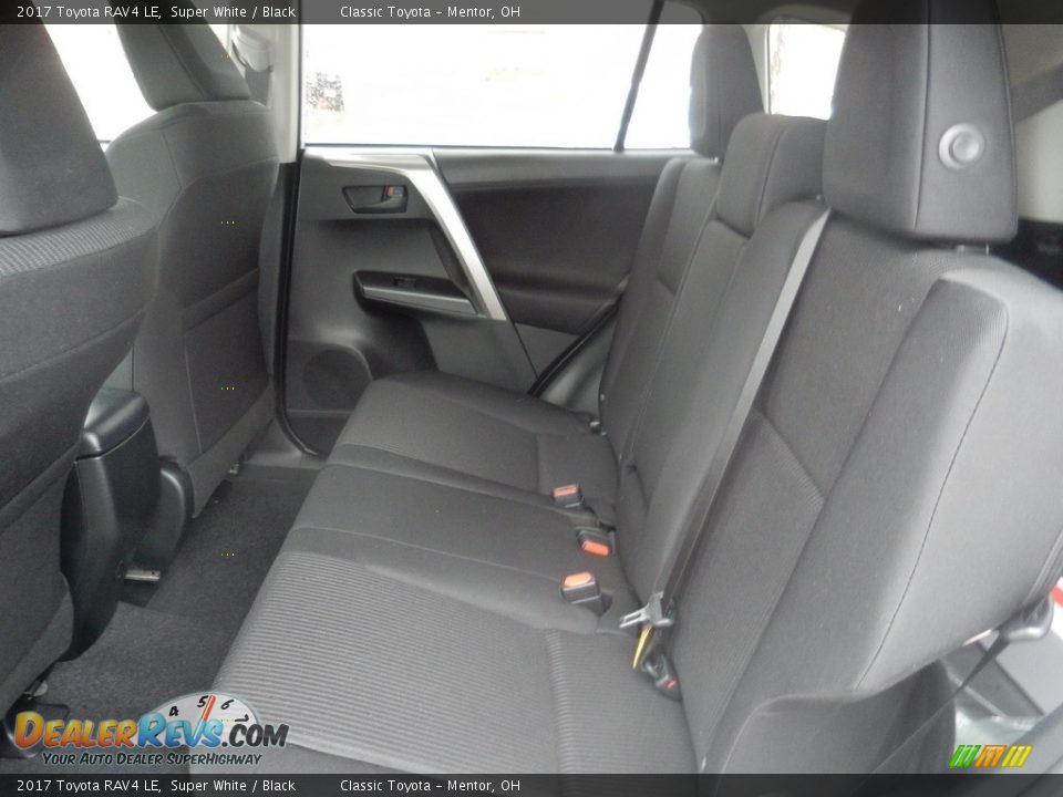 2017 Toyota RAV4 LE Super White / Black Photo #5