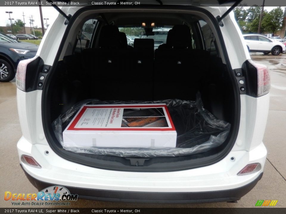 2017 Toyota RAV4 LE Super White / Black Photo #6