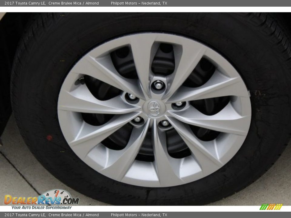 2017 Toyota Camry LE Creme Brulee Mica / Almond Photo #4