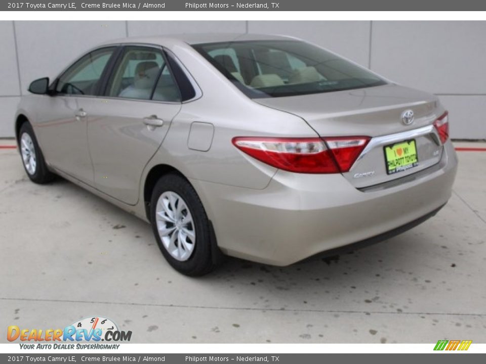 2017 Toyota Camry LE Creme Brulee Mica / Almond Photo #5