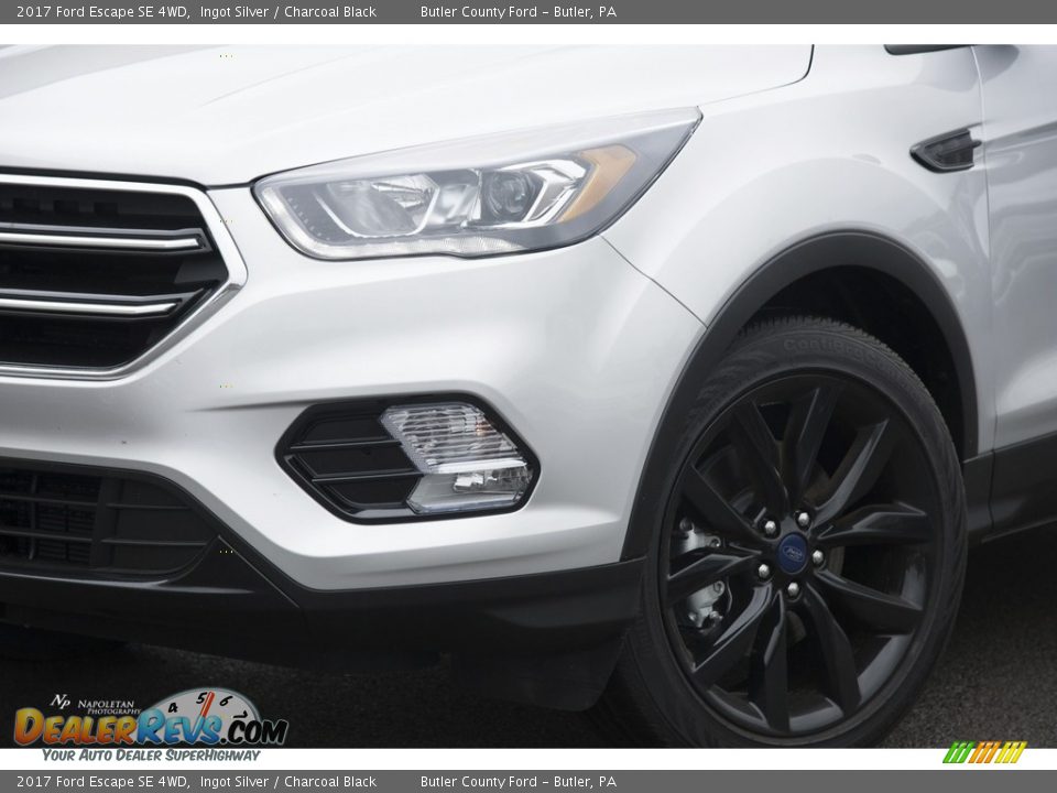 2017 Ford Escape SE 4WD Ingot Silver / Charcoal Black Photo #2