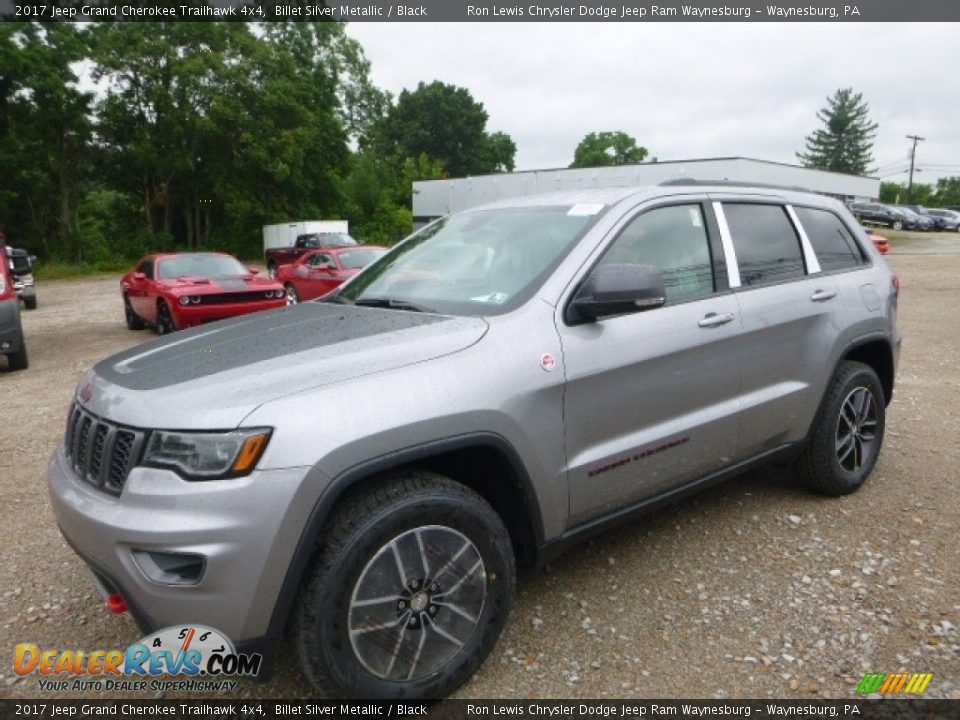 Front 3/4 View of 2017 Jeep Grand Cherokee Trailhawk 4x4 Photo #1
