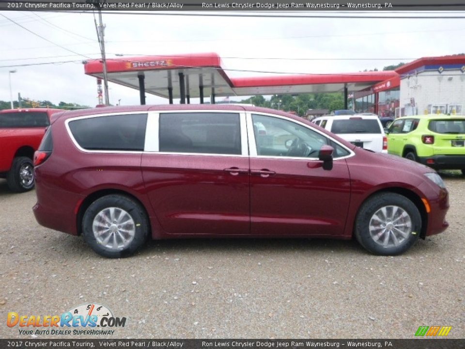 2017 Chrysler Pacifica Touring Velvet Red Pearl / Black/Alloy Photo #6