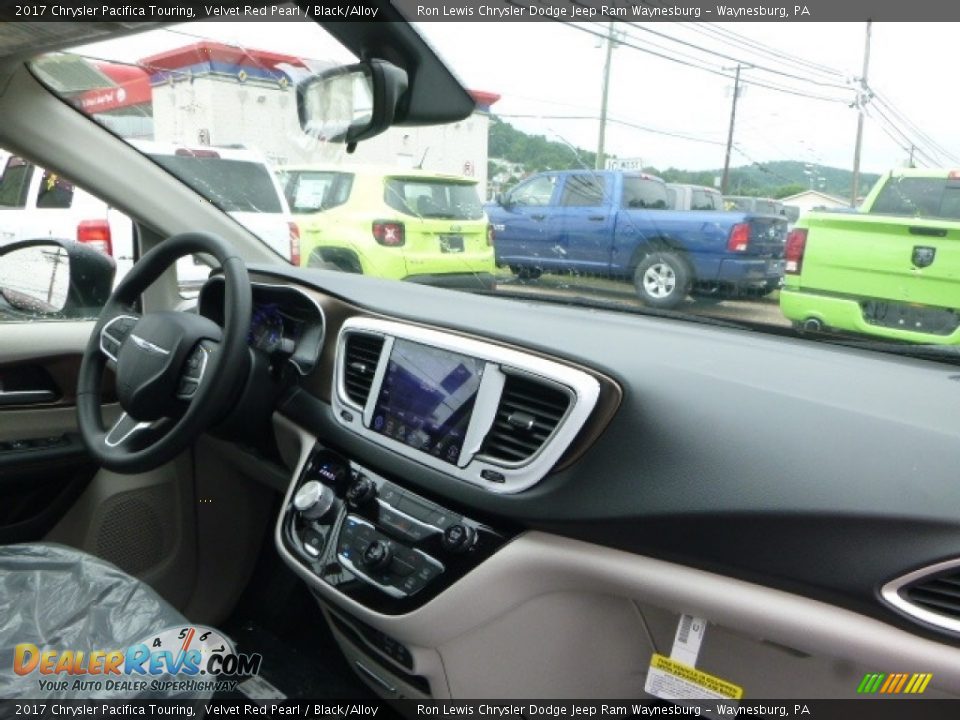 2017 Chrysler Pacifica Touring Velvet Red Pearl / Black/Alloy Photo #10