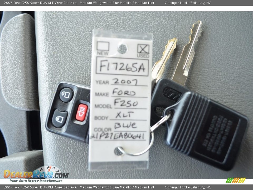 2007 Ford F250 Super Duty XLT Crew Cab 4x4 Medium Wedgewood Blue Metallic / Medium Flint Photo #24