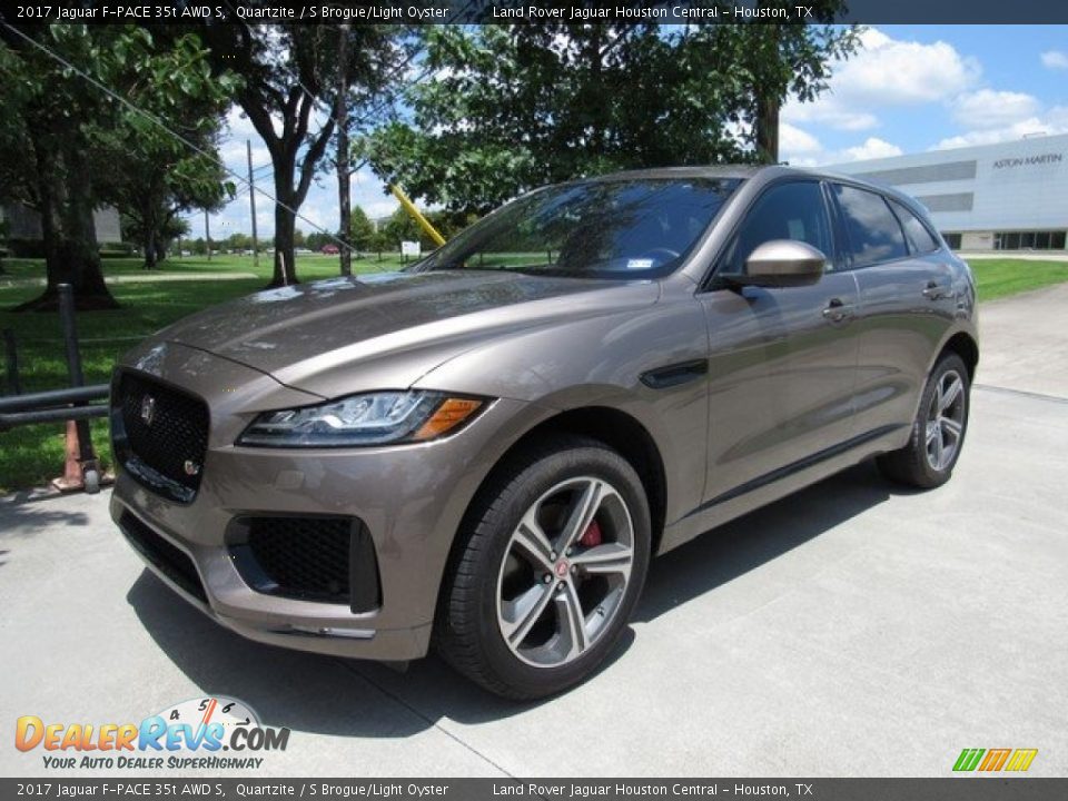 Front 3/4 View of 2017 Jaguar F-PACE 35t AWD S Photo #8
