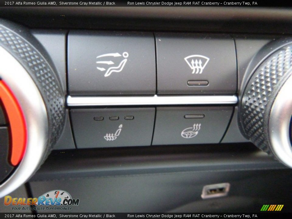 2017 Alfa Romeo Giulia AWD Silverstone Gray Metallic / Black Photo #27