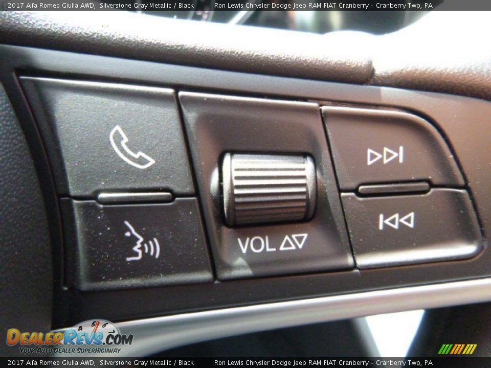 2017 Alfa Romeo Giulia AWD Silverstone Gray Metallic / Black Photo #28