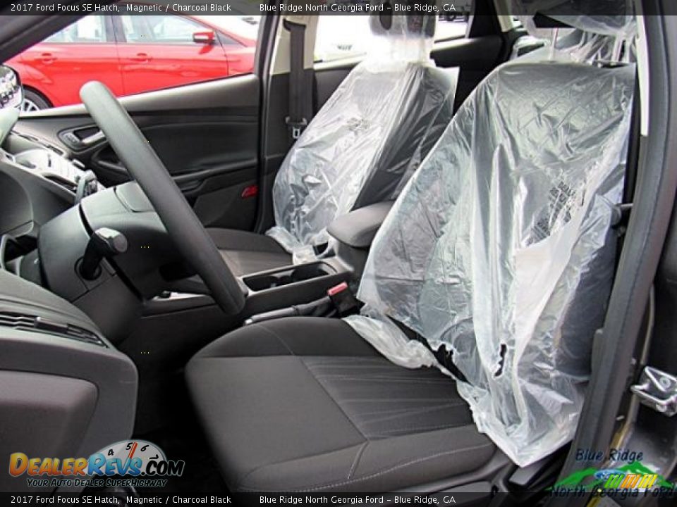 2017 Ford Focus SE Hatch Magnetic / Charcoal Black Photo #11