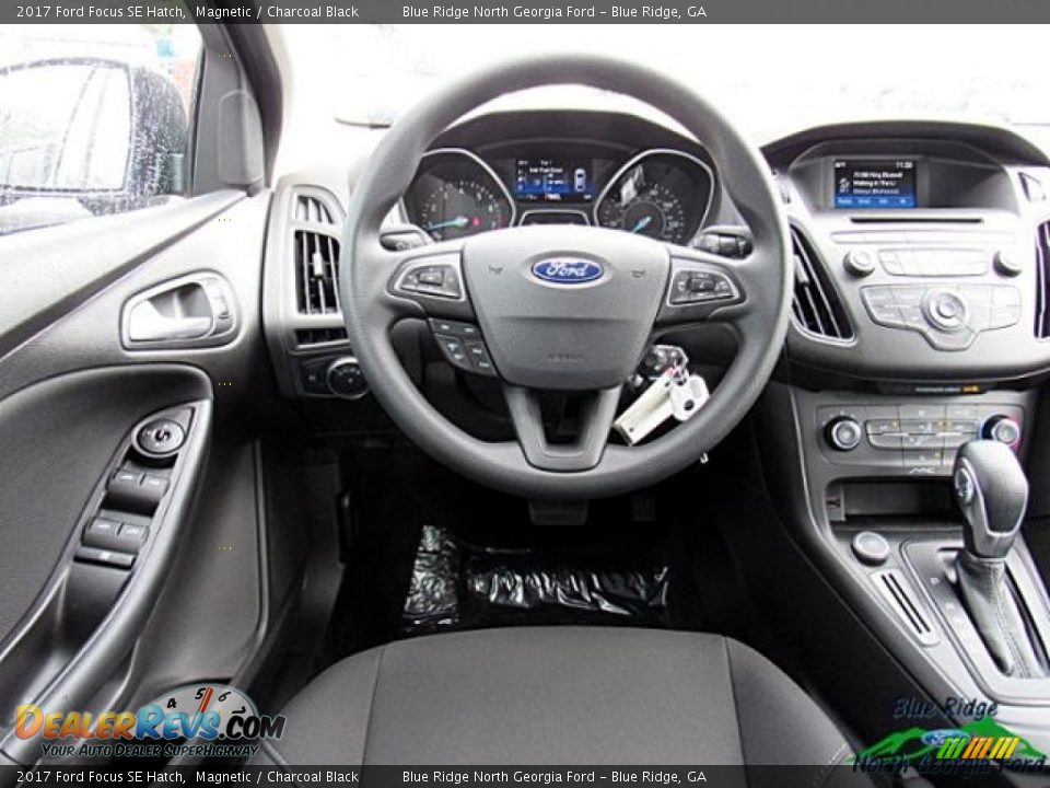 2017 Ford Focus SE Hatch Magnetic / Charcoal Black Photo #16