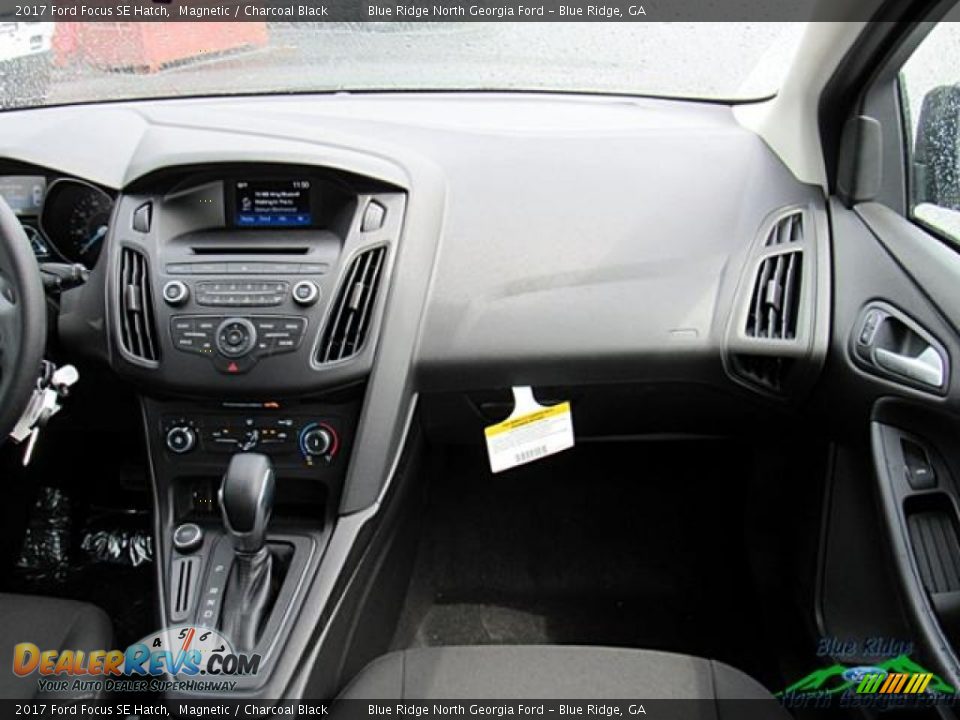 2017 Ford Focus SE Hatch Magnetic / Charcoal Black Photo #18