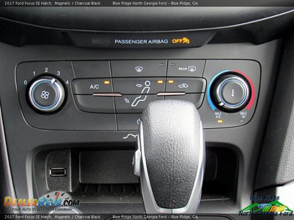 2017 Ford Focus SE Hatch Magnetic / Charcoal Black Photo #22