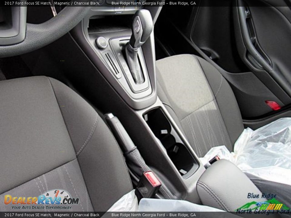2017 Ford Focus SE Hatch Magnetic / Charcoal Black Photo #25