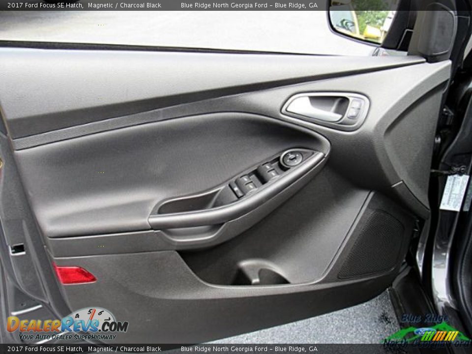 2017 Ford Focus SE Hatch Magnetic / Charcoal Black Photo #27