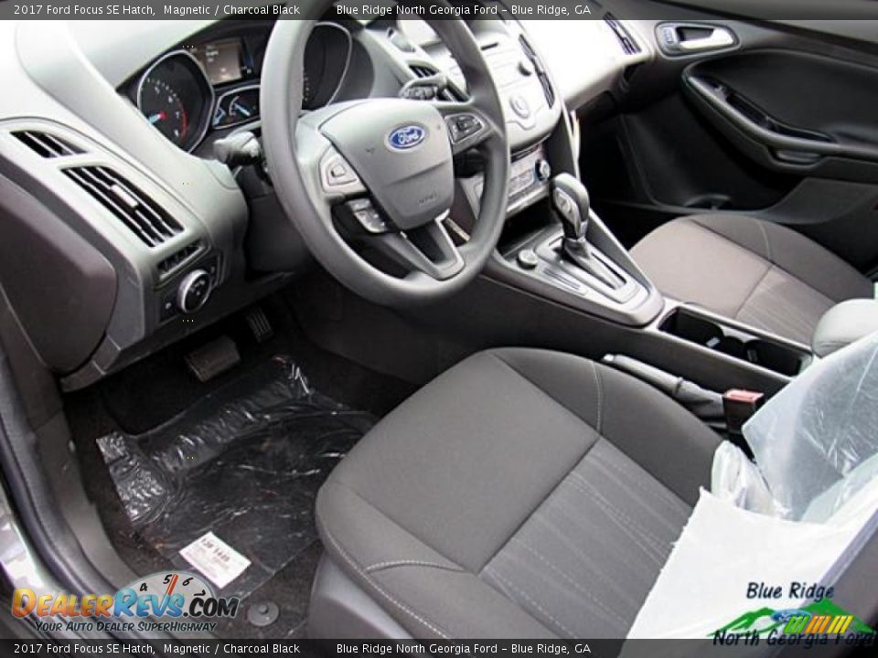 2017 Ford Focus SE Hatch Magnetic / Charcoal Black Photo #28