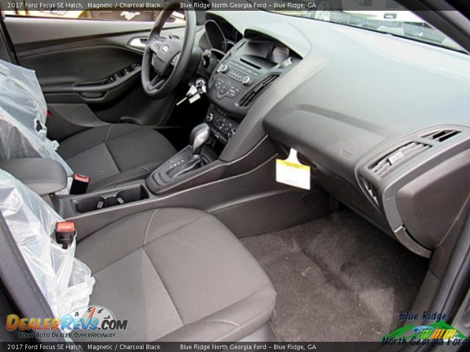 2017 Ford Focus SE Hatch Magnetic / Charcoal Black Photo #29