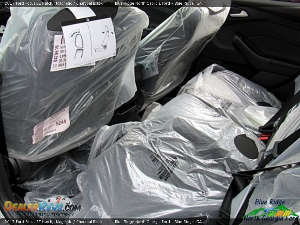 2017 Ford Focus SE Hatch Magnetic / Charcoal Black Photo #30