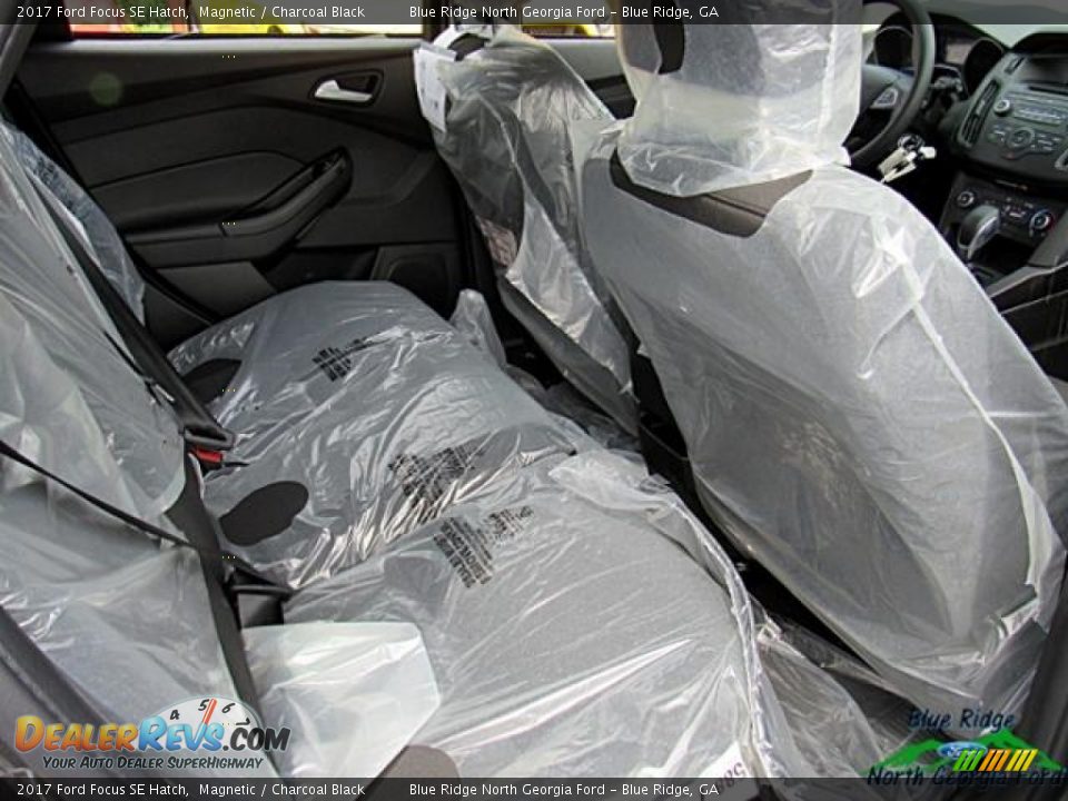2017 Ford Focus SE Hatch Magnetic / Charcoal Black Photo #31