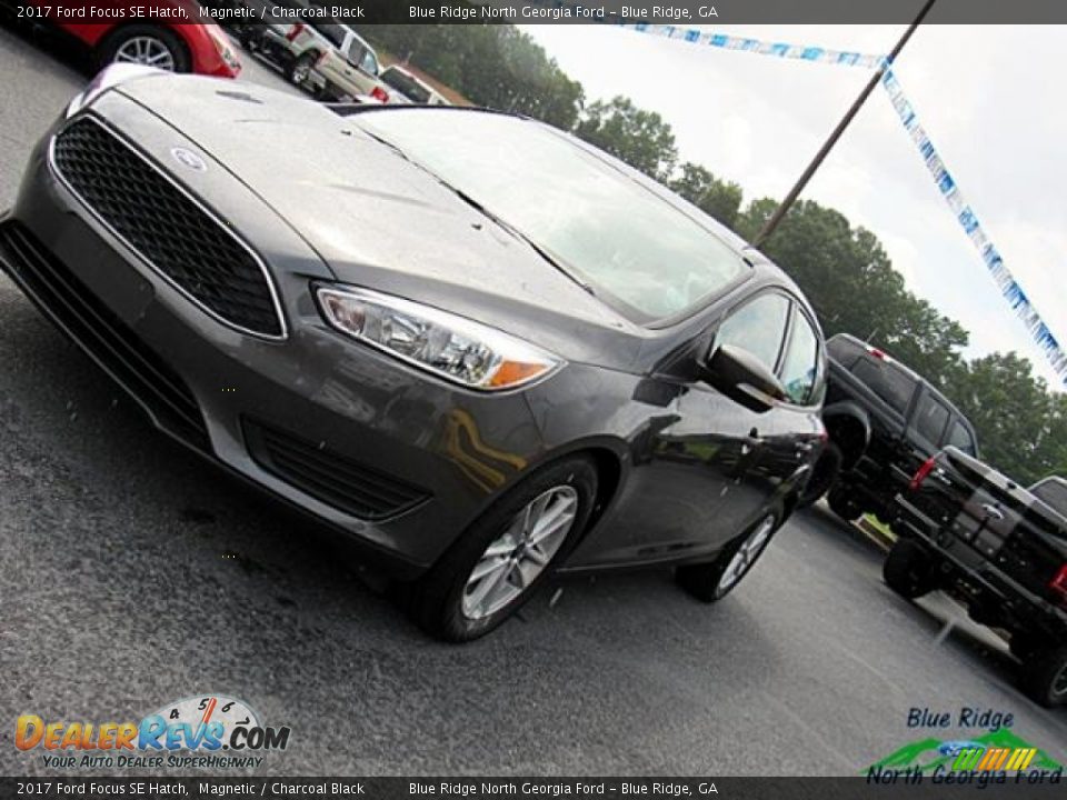 2017 Ford Focus SE Hatch Magnetic / Charcoal Black Photo #32