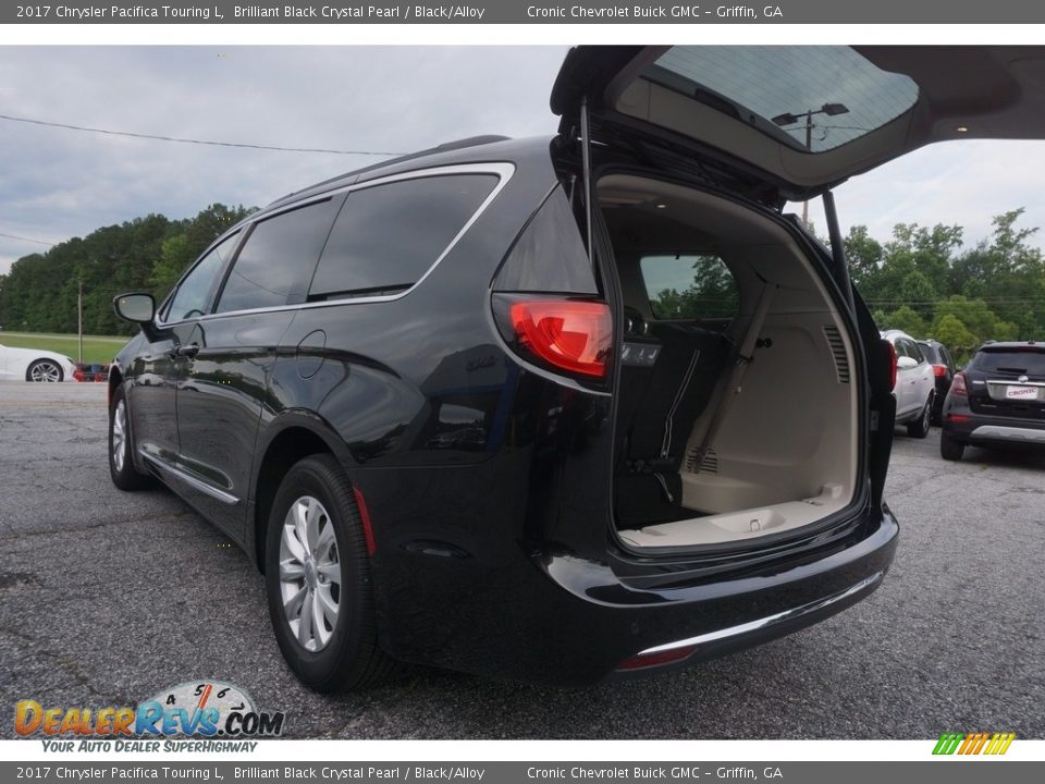 2017 Chrysler Pacifica Touring L Brilliant Black Crystal Pearl / Black/Alloy Photo #14