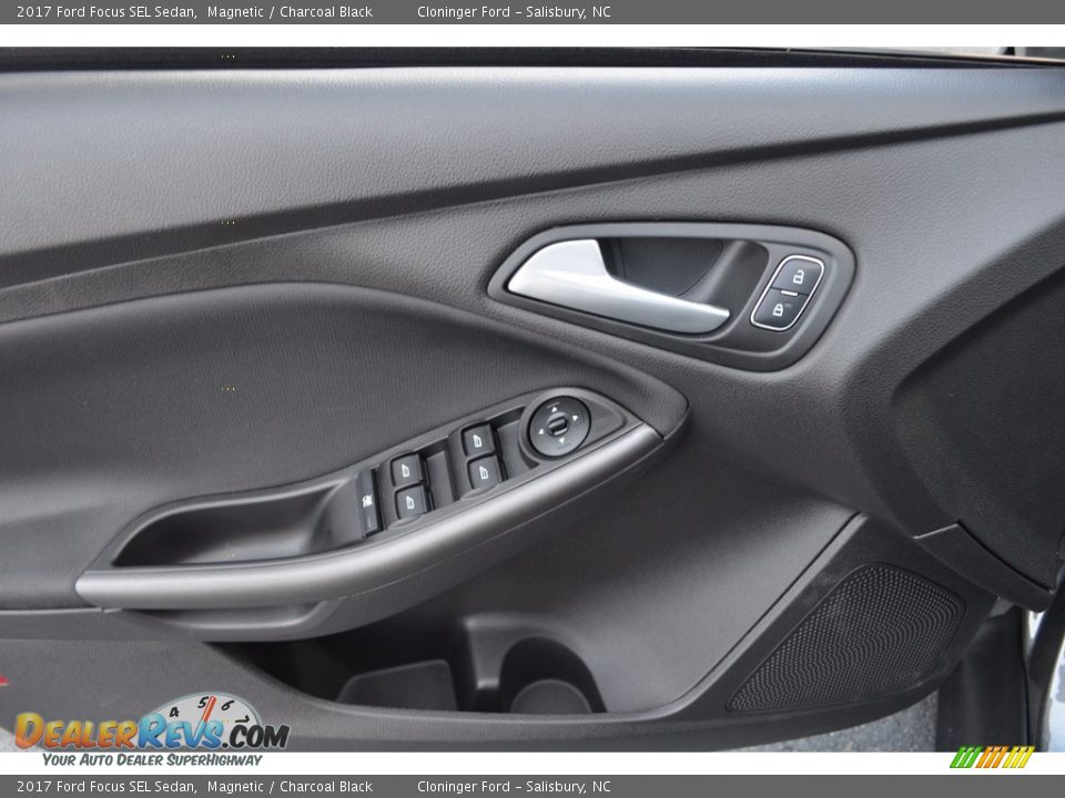 2017 Ford Focus SEL Sedan Magnetic / Charcoal Black Photo #5