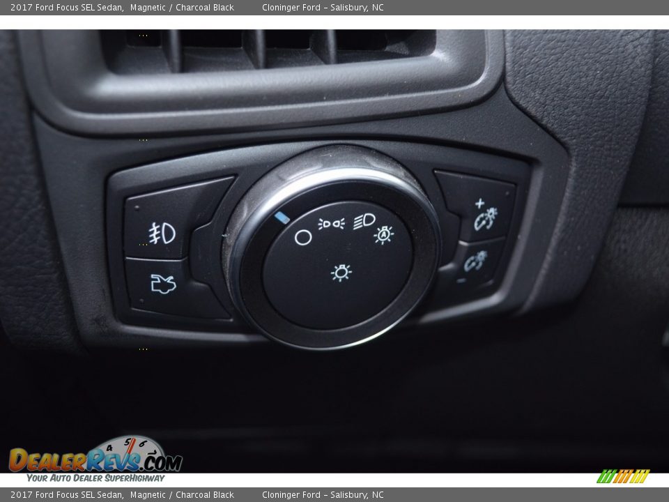 2017 Ford Focus SEL Sedan Magnetic / Charcoal Black Photo #21