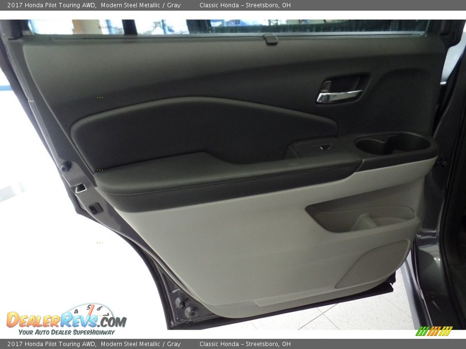 2017 Honda Pilot Touring AWD Modern Steel Metallic / Gray Photo #6