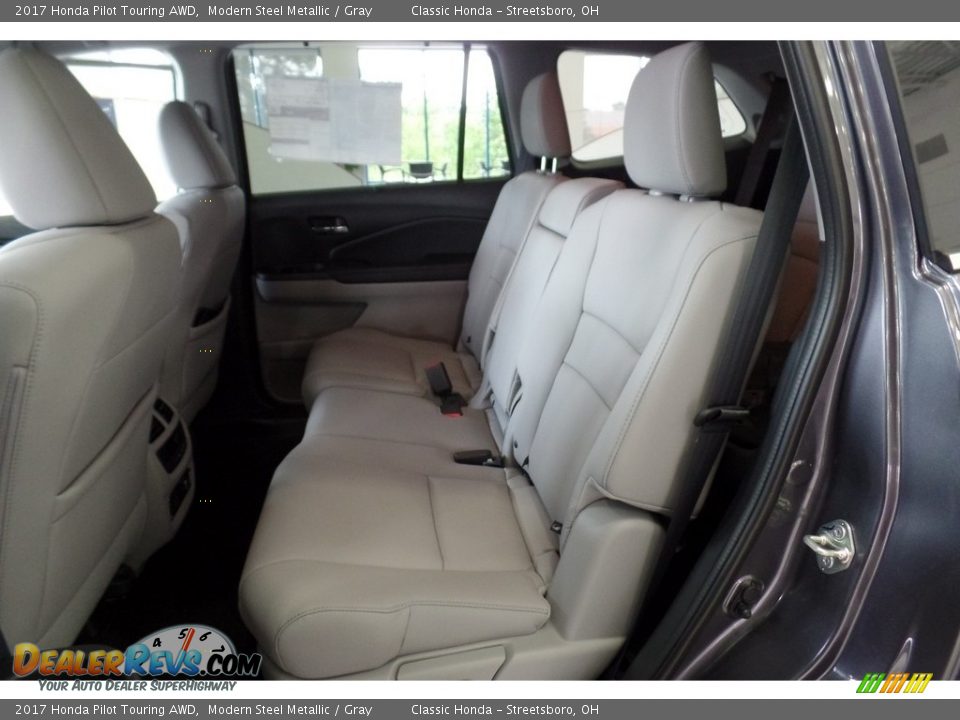 2017 Honda Pilot Touring AWD Modern Steel Metallic / Gray Photo #9