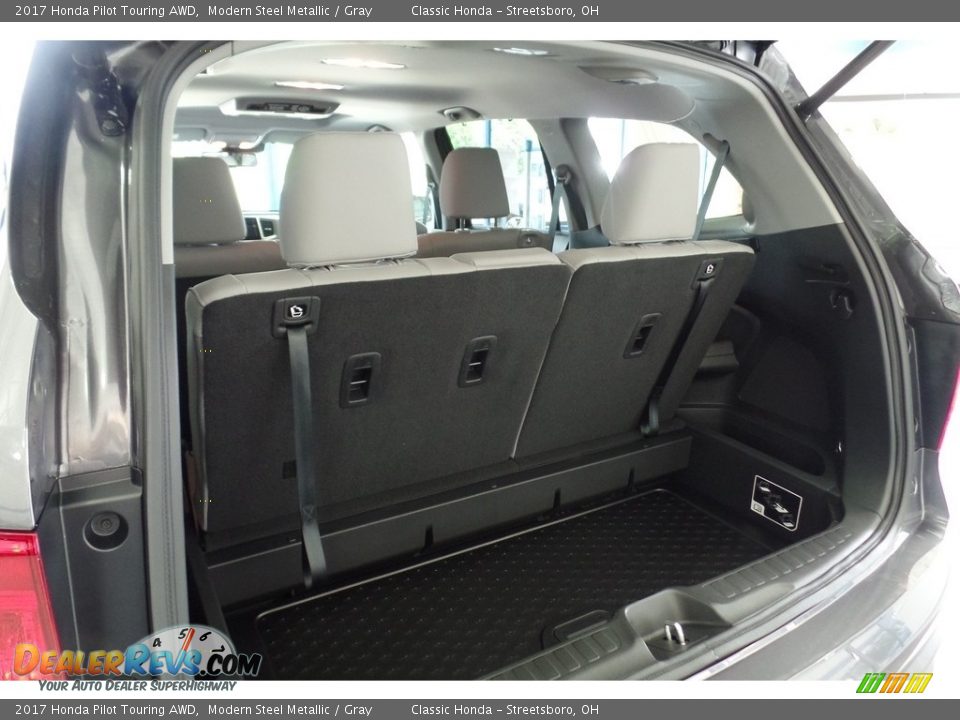 2017 Honda Pilot Touring AWD Modern Steel Metallic / Gray Photo #11
