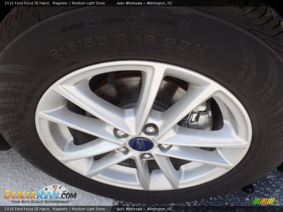 2016 Ford Focus SE Hatch Magnetic / Medium Light Stone Photo #7