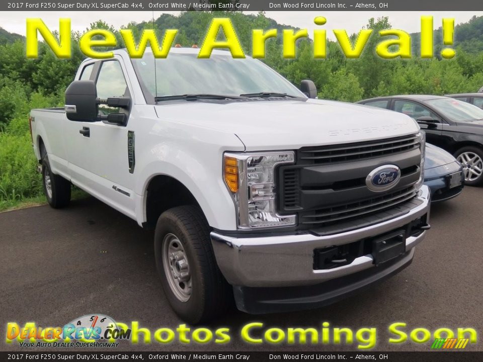 2017 Ford F250 Super Duty XL SuperCab 4x4 Oxford White / Medium Earth Gray Photo #1