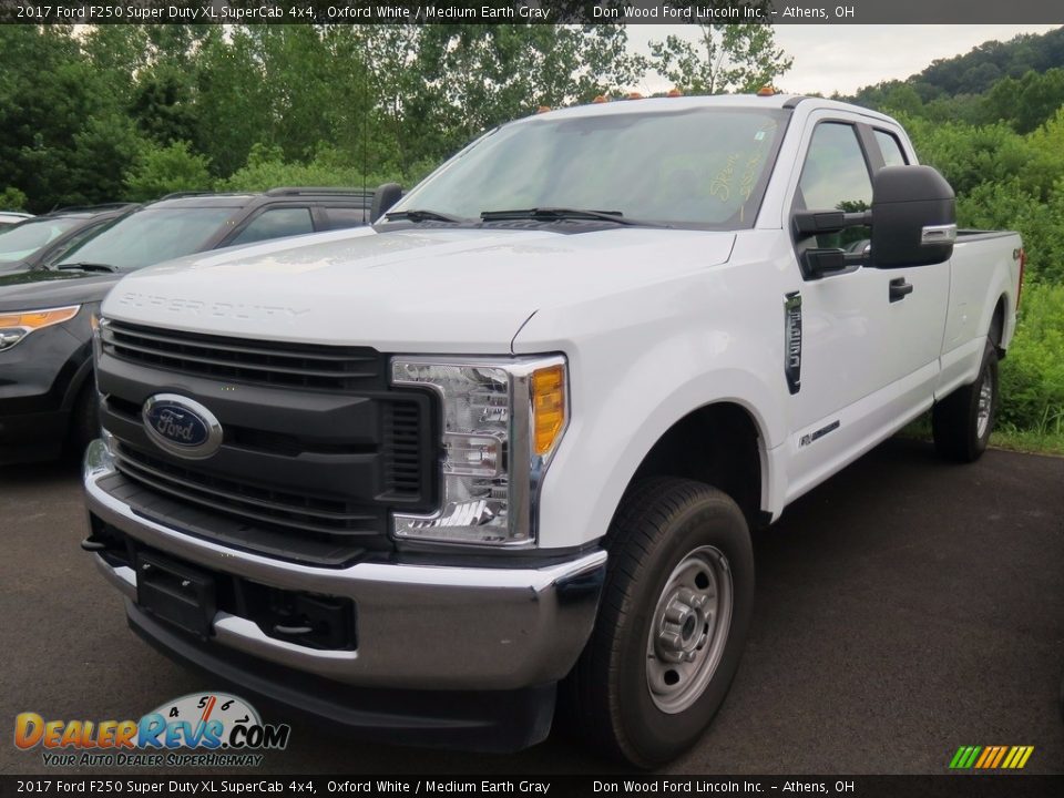 Front 3/4 View of 2017 Ford F250 Super Duty XL SuperCab 4x4 Photo #3