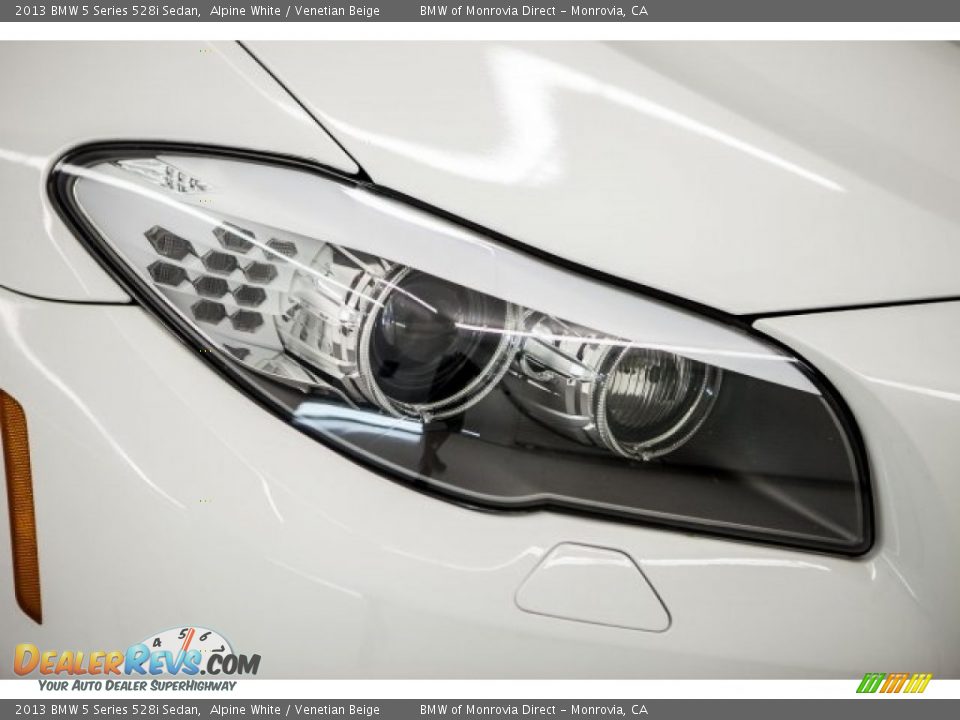 2013 BMW 5 Series 528i Sedan Alpine White / Venetian Beige Photo #29