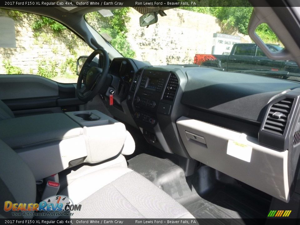 2017 Ford F150 XL Regular Cab 4x4 Oxford White / Earth Gray Photo #2