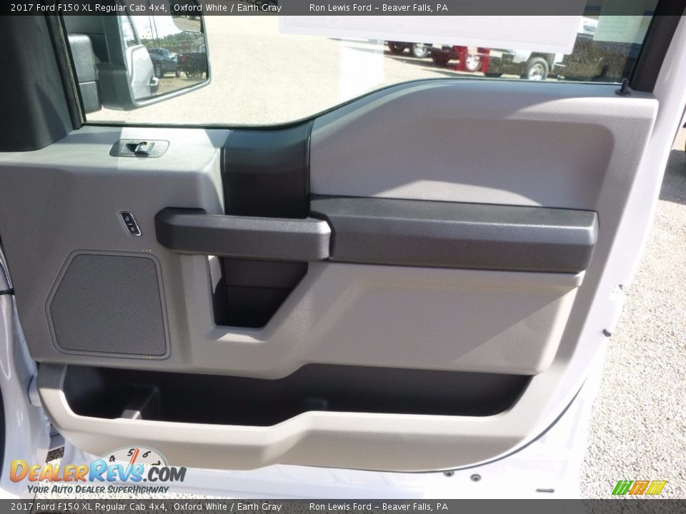 2017 Ford F150 XL Regular Cab 4x4 Oxford White / Earth Gray Photo #3