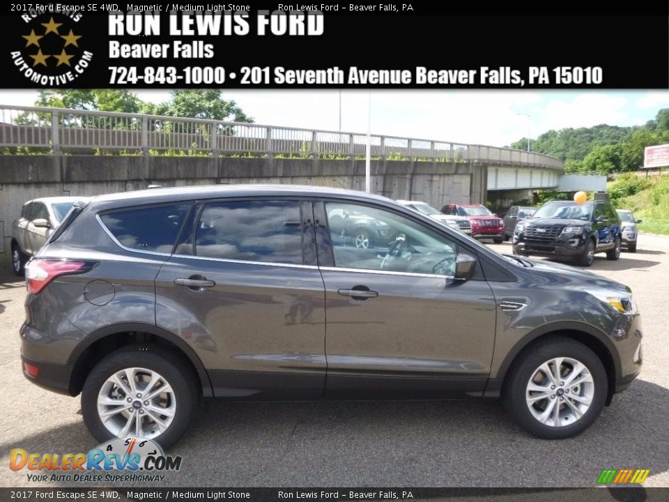 2017 Ford Escape SE 4WD Magnetic / Medium Light Stone Photo #1